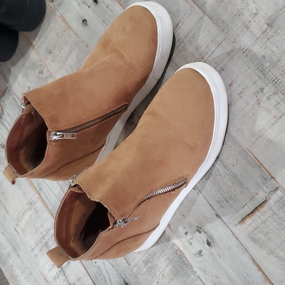 Camel booties with side zippers